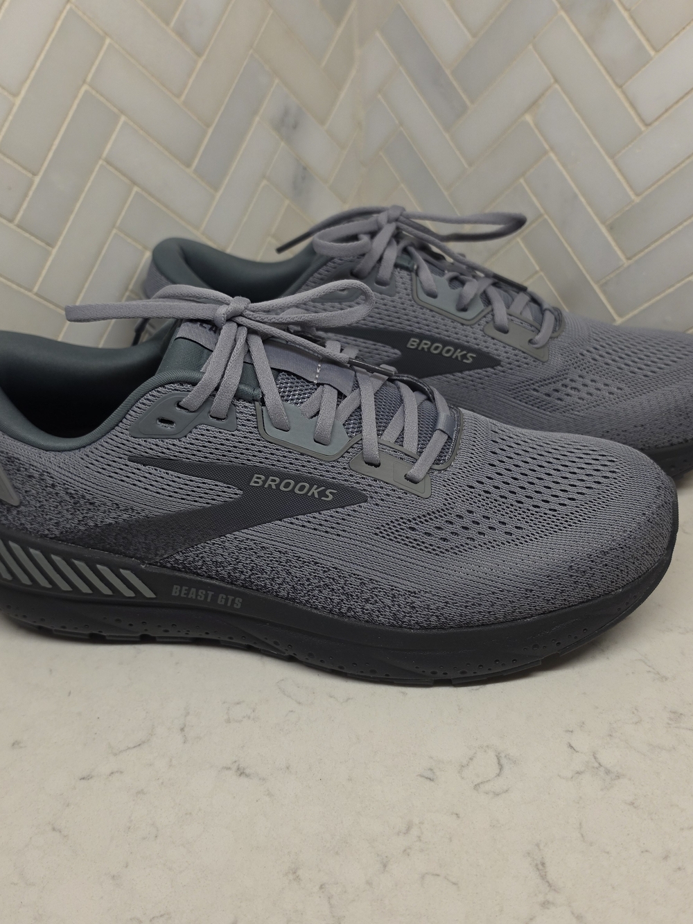 NWOT Brooks Men’s Beast GTR Grey Athletic Running Walking Comfort Shoe